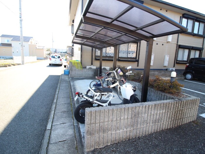 カ－サアゼリアＢ棟の物件外観写真