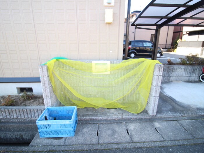 カ－サアゼリアＢ棟の物件外観写真