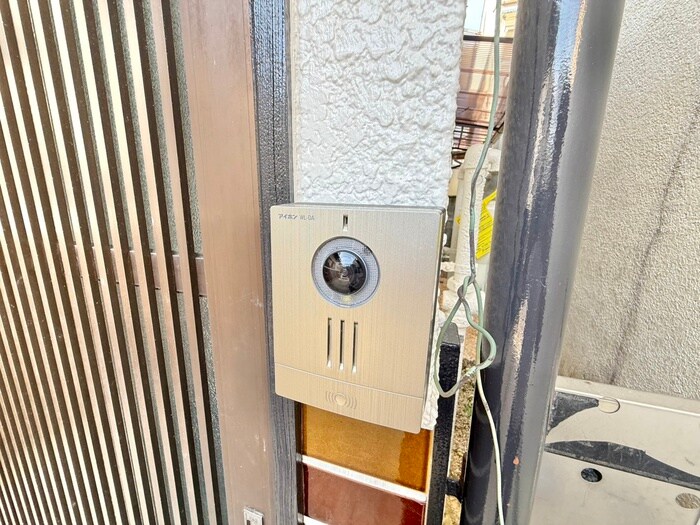 青い空と白のルピナスの物件外観写真