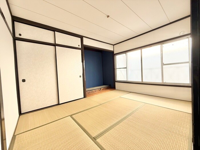 青い空と白のルピナスの物件内観写真