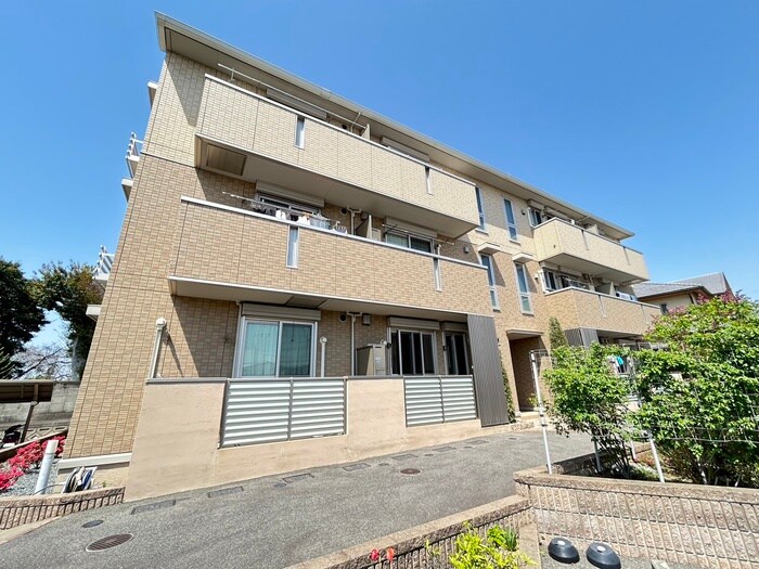 パ－クサイドカ－サの物件外観写真