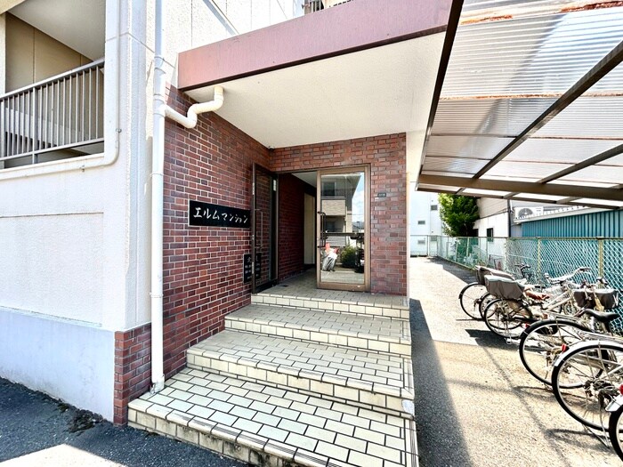 エルムマンションの物件外観写真