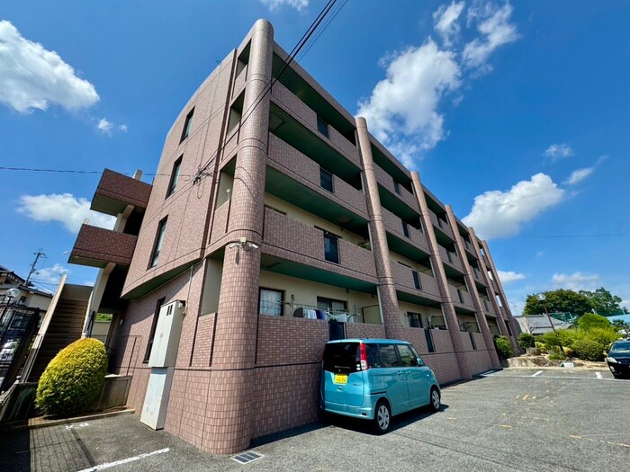 ラルジュウエストの物件外観写真