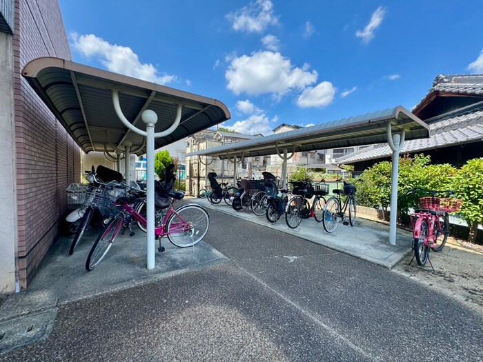 ラルジュウエストの物件外観写真