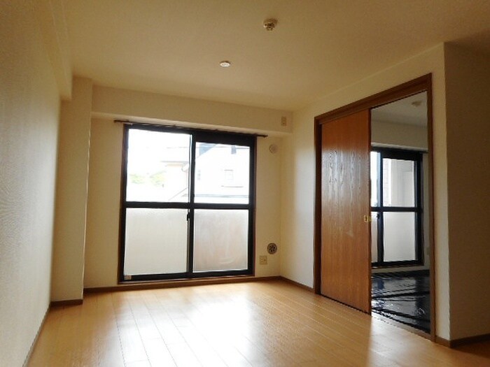 ラルジュウエストの物件内観写真