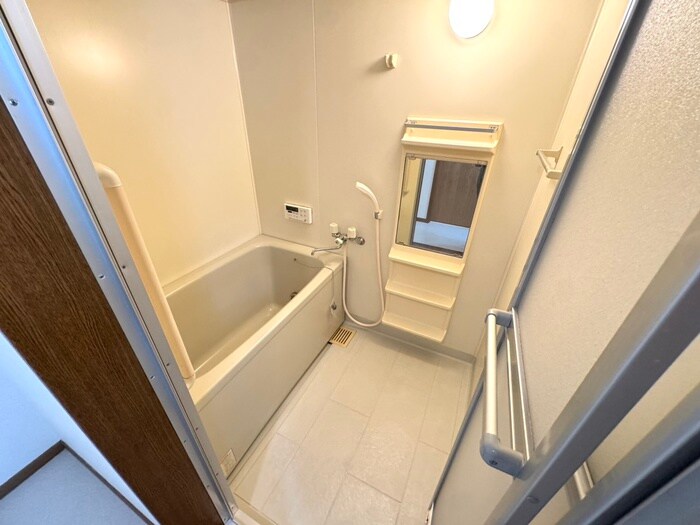 ラルジュウエストの物件内観写真