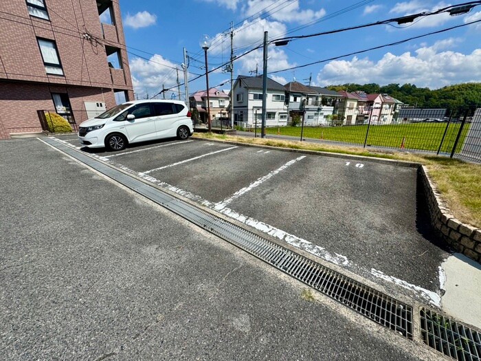 ラルジュウエストの物件外観写真