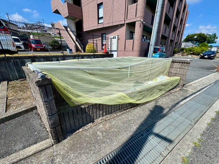 ラルジュウエストの物件外観写真