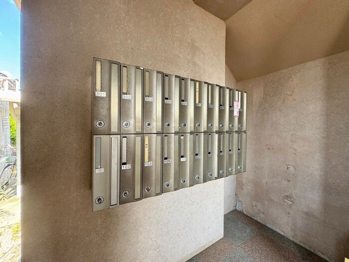 ラルジュウエストの物件外観写真