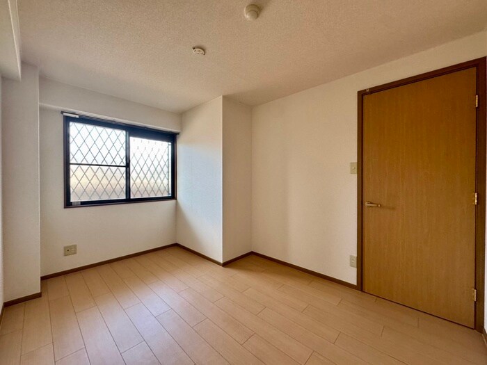 ラルジュウエストの物件内観写真