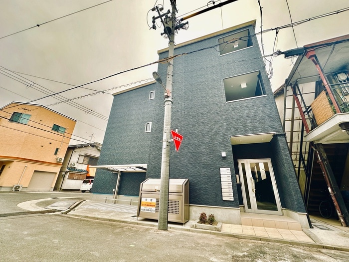 アリビオウエストの物件外観写真