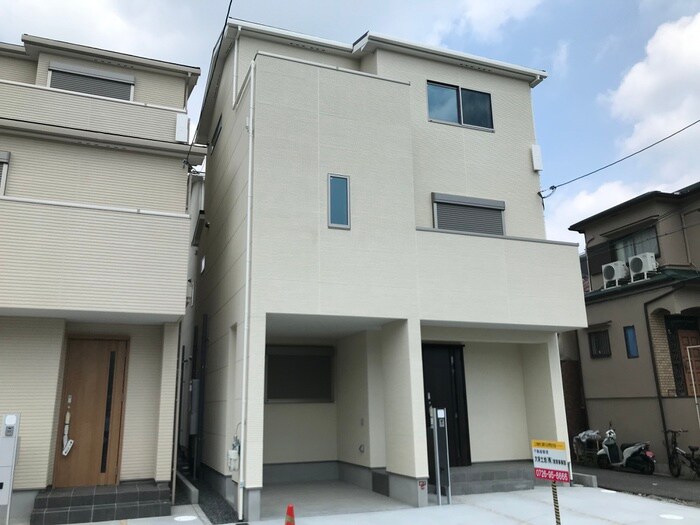 ファミリエ津之江E棟の物件外観写真