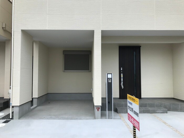 ファミリエ津之江E棟の物件外観写真