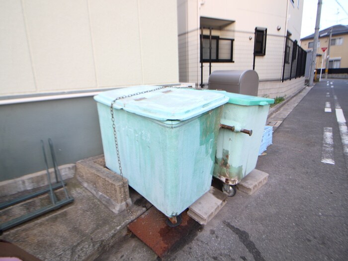 マンション緑の物件外観写真