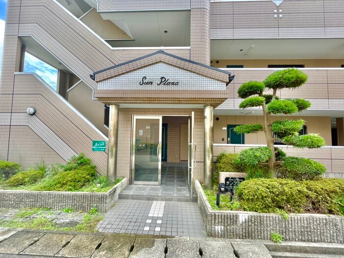 サンプラザ西野Ⅱの物件外観写真