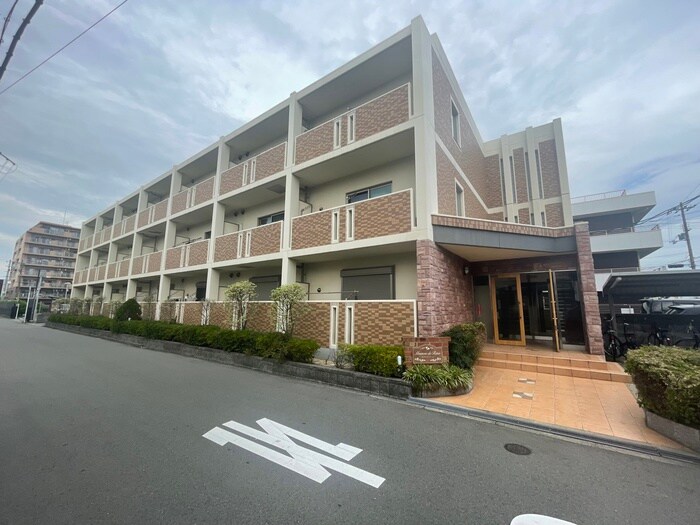 メゾンドリ－ノの物件外観写真