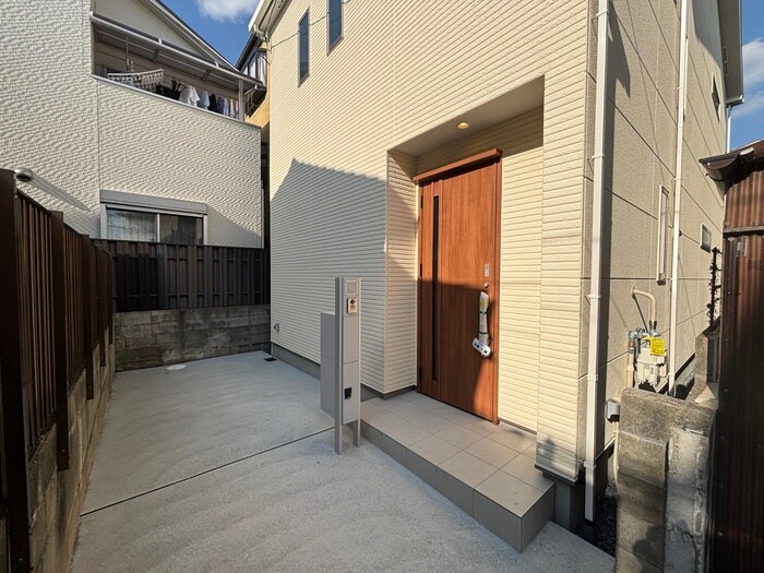 ファミリエ如是A棟の物件外観写真