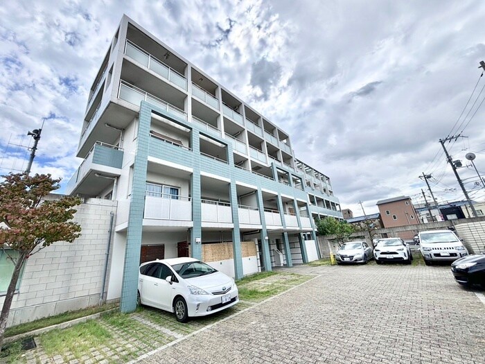 トリ・ビラ－ジュの物件外観写真