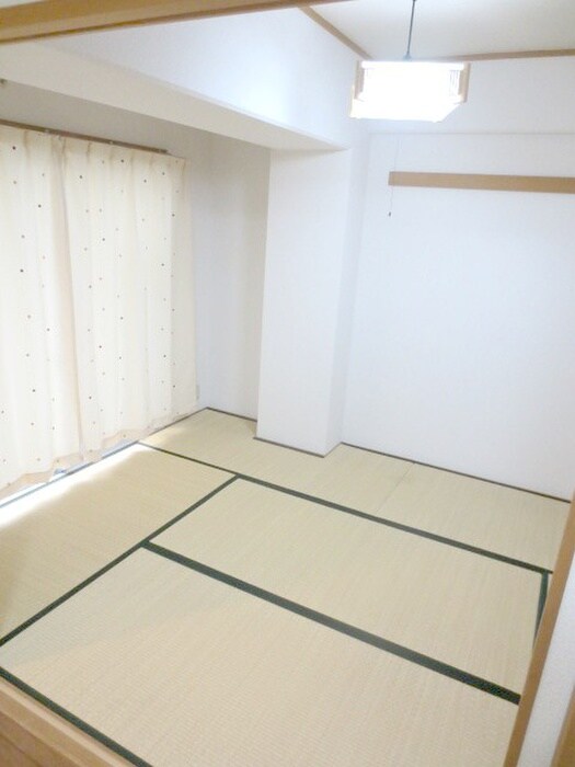 トリ・ビラ－ジュの物件内観写真