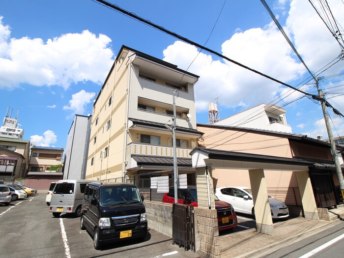 サンワルツの物件外観写真