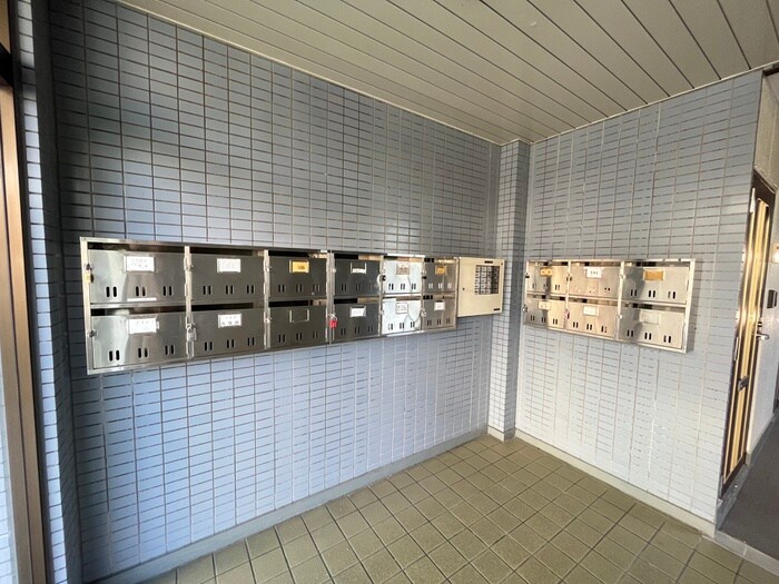 リバ－サイド仁和寺の物件外観写真