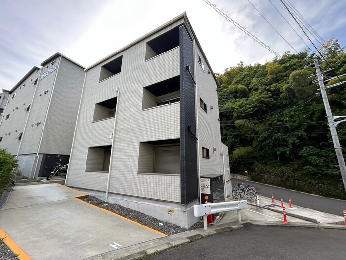 エヌエムサンカンテキャトフE棟の物件外観写真