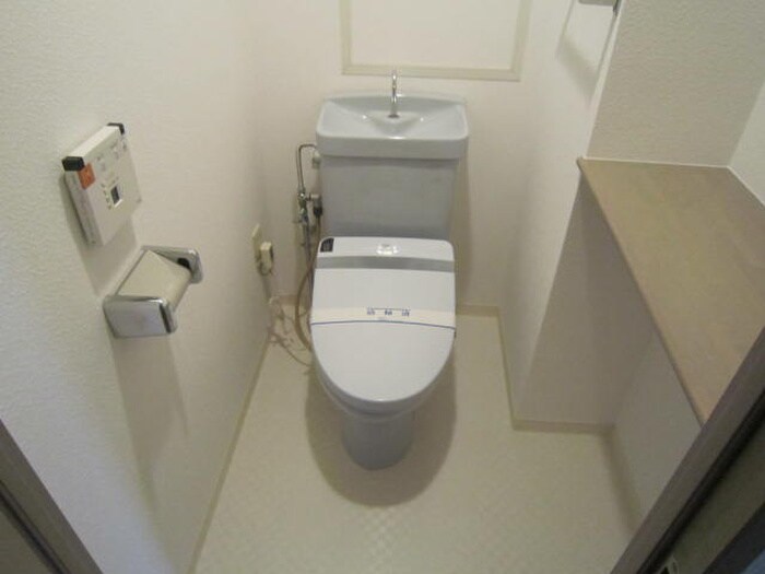 ジオレミヨ甲子園口の物件内観写真