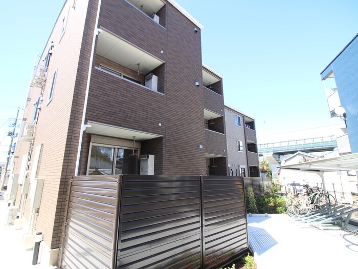 ﾚﾌｨﾅｰﾄﾞ・ｺﾝﾄﾞﾐﾆｵの物件外観写真