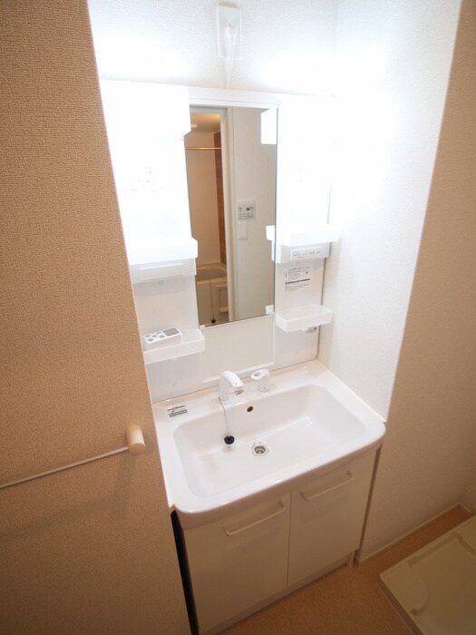 ﾚﾌｨﾅｰﾄﾞ・ｺﾝﾄﾞﾐﾆｵの物件内観写真