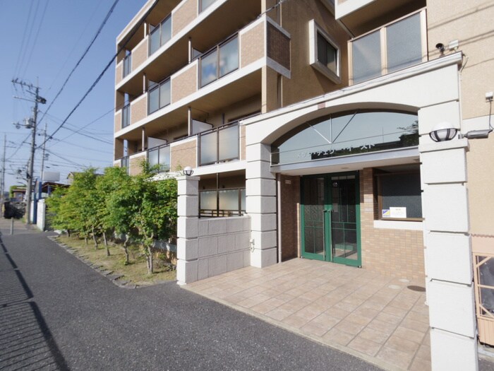 メゾン・チェリ－・イ－ストの物件外観写真