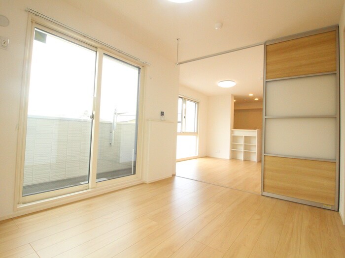 ピアレス綾羽の物件内観写真