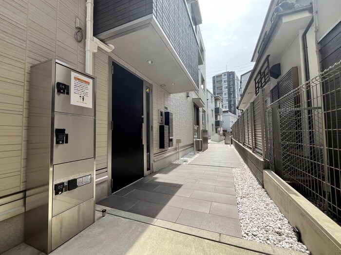 ピアレス綾羽の物件外観写真