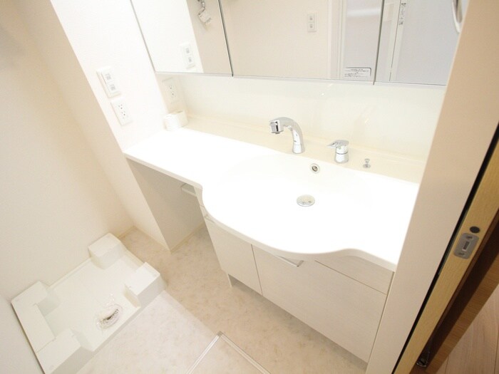 ピアレス綾羽の物件内観写真