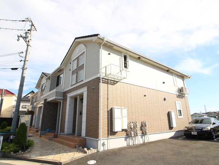 エレガンシアの物件外観写真