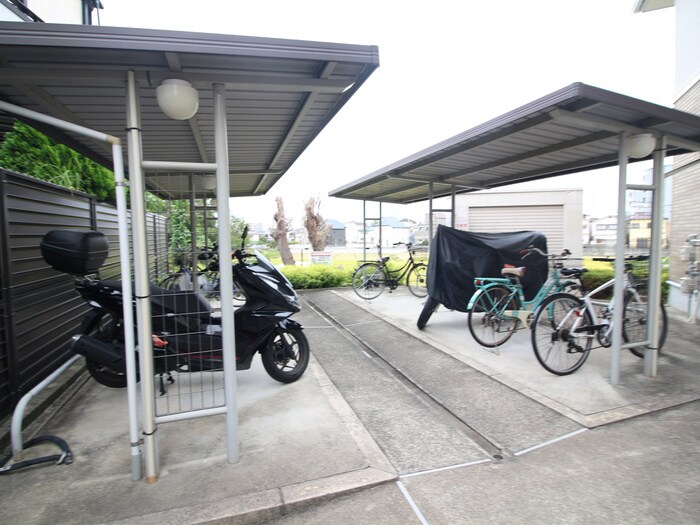 エレガンシアの物件外観写真