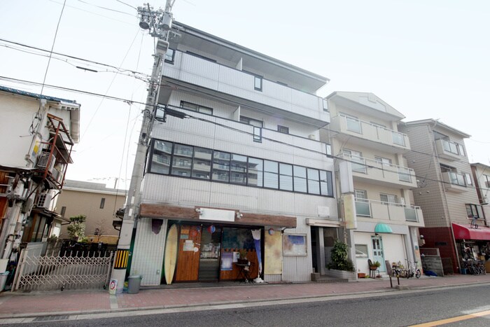 ウエストコアの物件外観写真