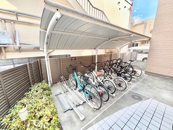 マンショングレースの物件外観写真