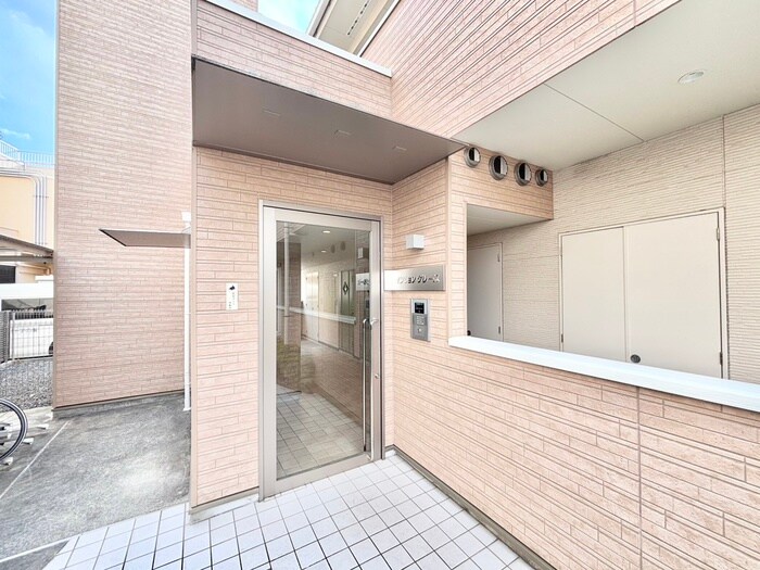 マンショングレースの物件外観写真