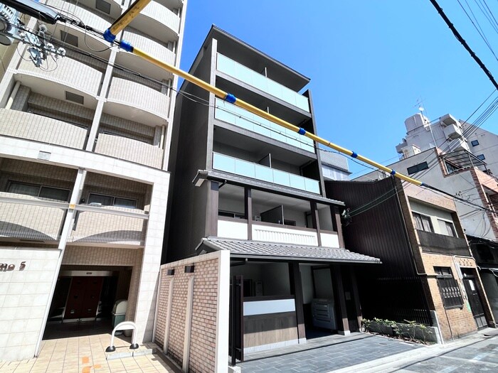 PEACE WELL四条の物件外観写真