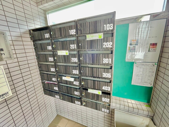 シャトラン弓木二番館の物件外観写真