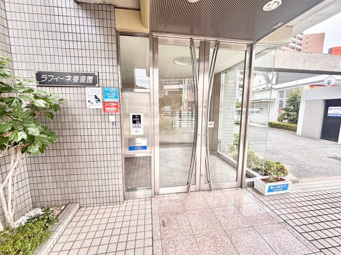 ラフィーネ香里園の物件外観写真