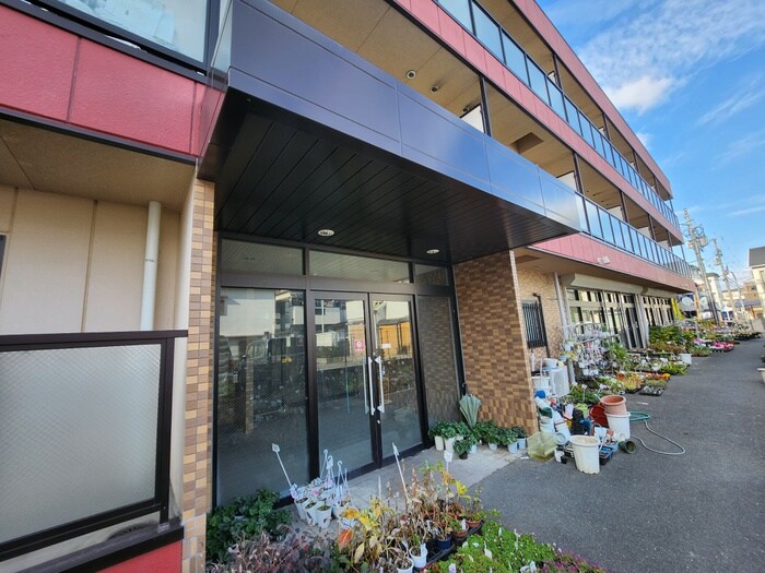 ﾌﾛ-ﾗﾙｺﾐｭﾆﾃｲ-ﾊﾟﾚｽさわらぎの物件外観写真