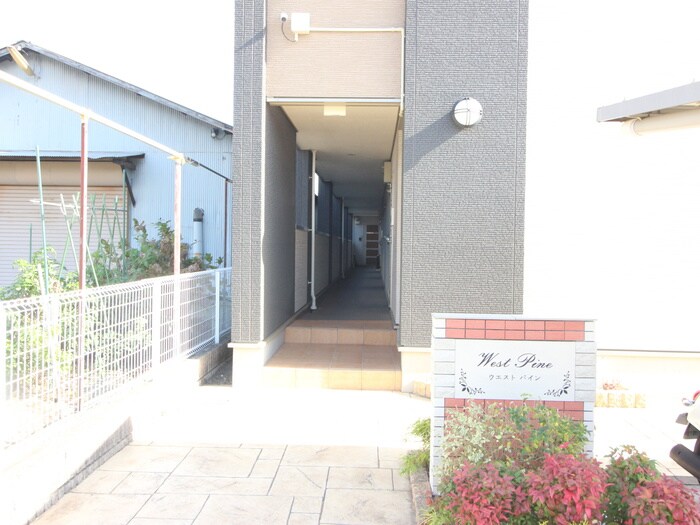 ウエストパインの物件外観写真