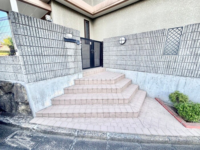 東香里南町貸家（15-18）の物件外観写真