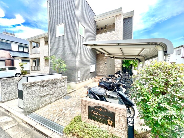 フェリーチェの物件外観写真