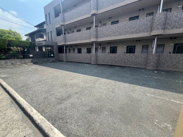 西山本ハイツの物件外観写真