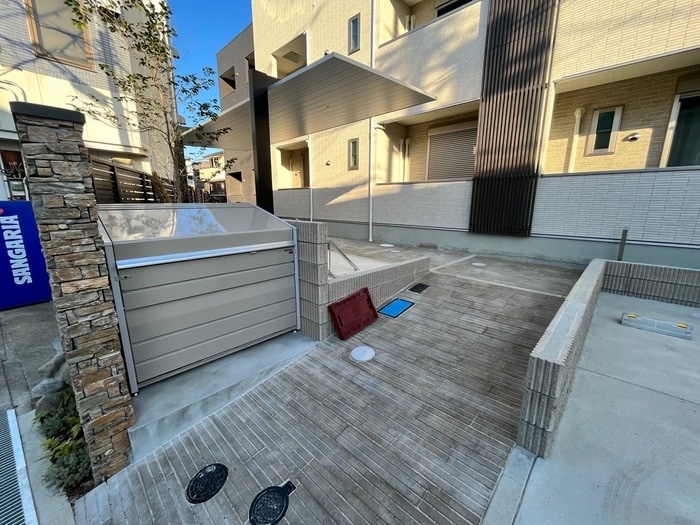 リッシュフラーズ蛍池の物件外観写真