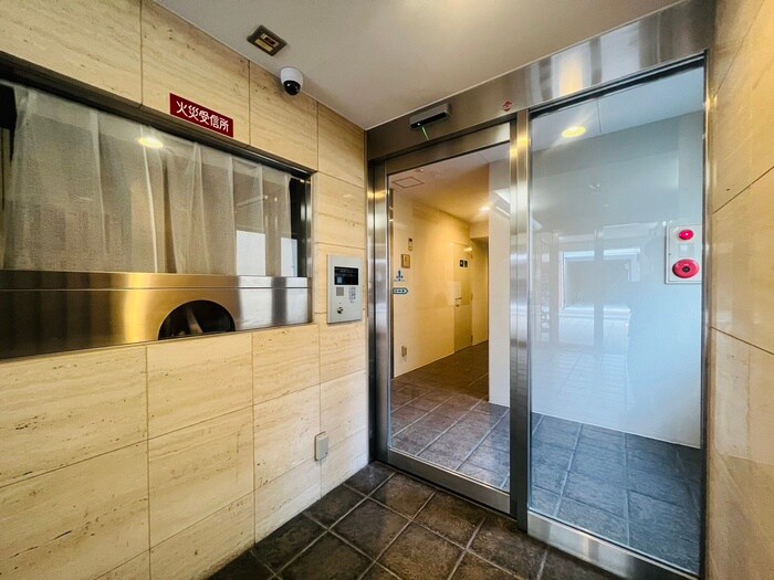 サンロイヤル五条の物件外観写真