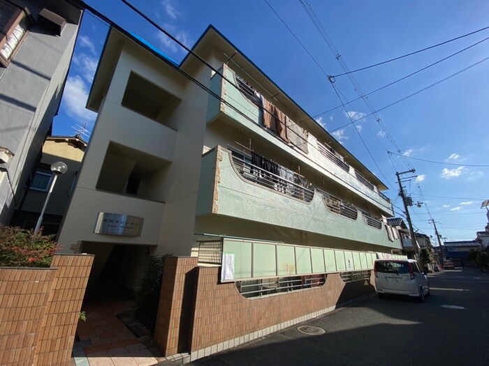 秀栄マンションの物件外観写真