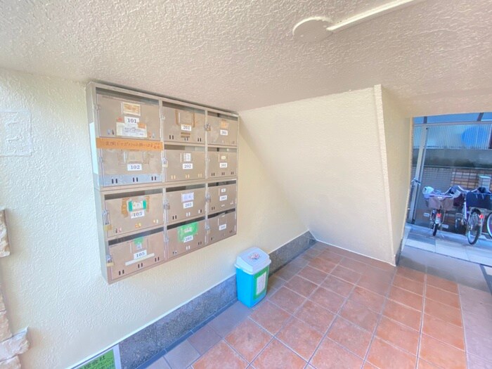 秀栄マンションの物件外観写真